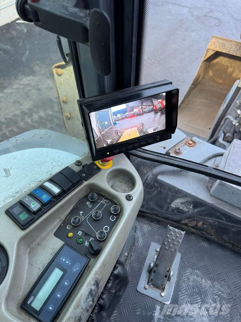 Lännen 8800 E Екскаватори-навантажувачі