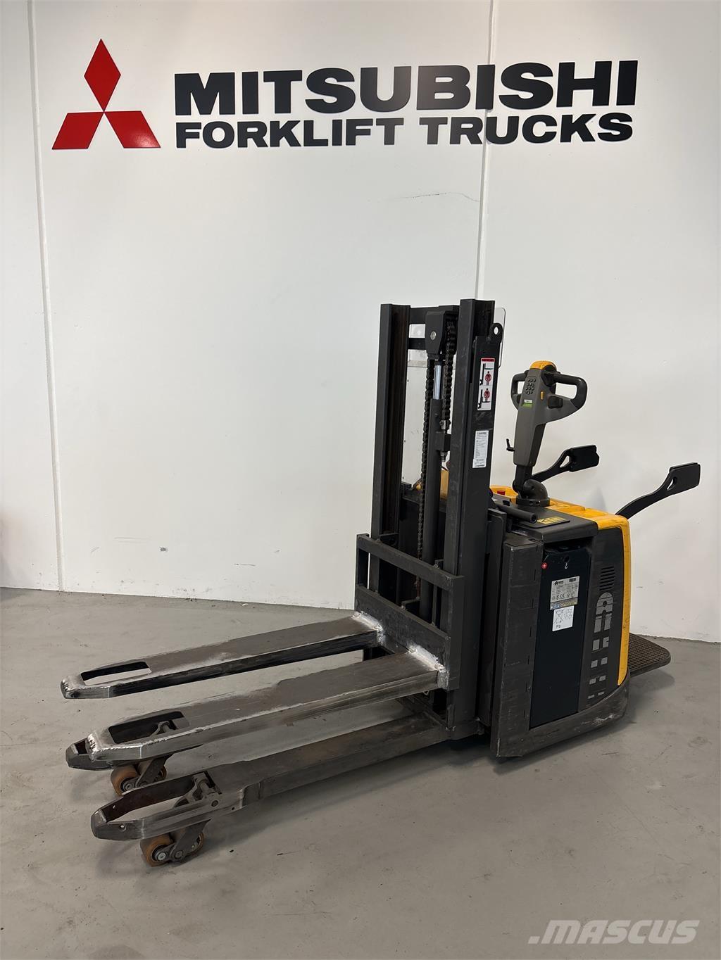 Atlet PDP200 Самохідні електроштабелери