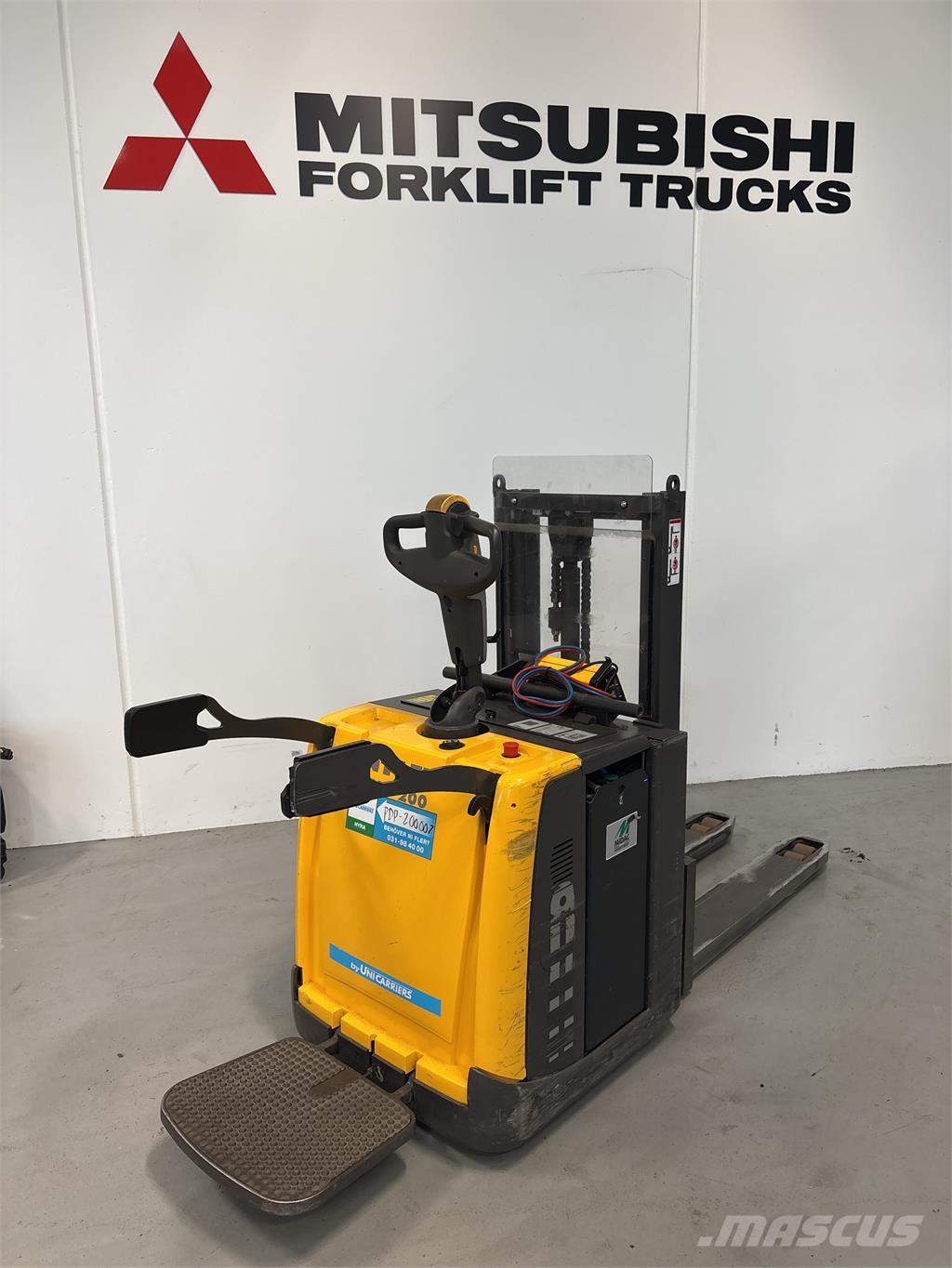 Atlet PDP200 Самохідні електроштабелери