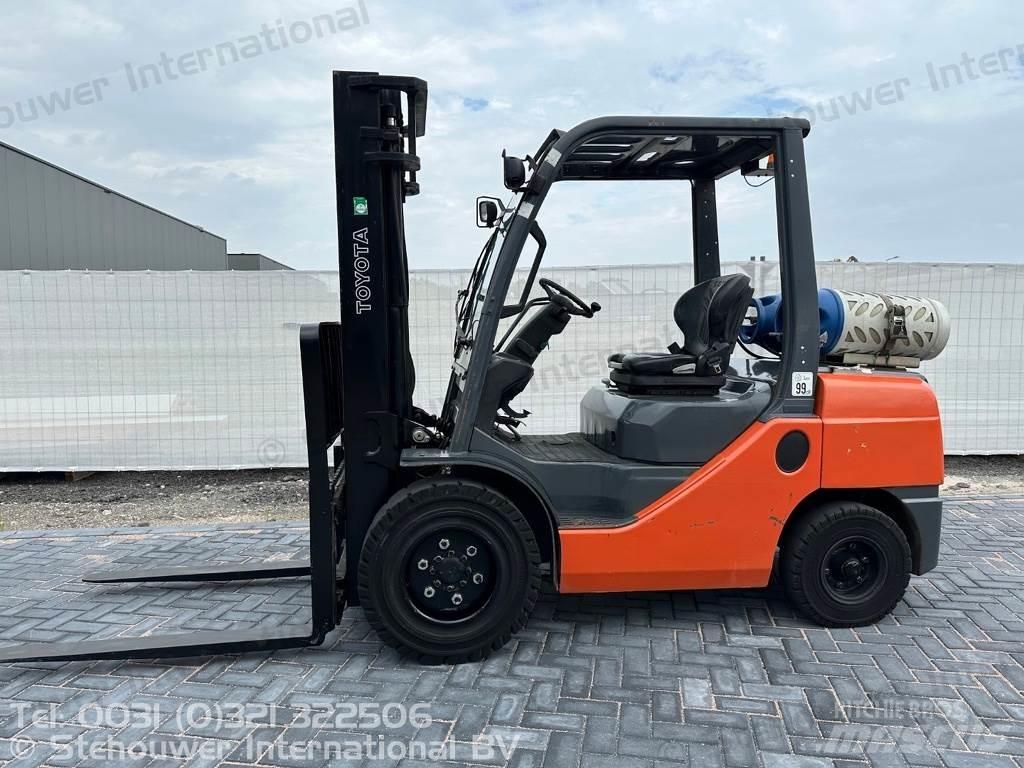 Toyota 02-8FGJF35 Газові навантажувачі