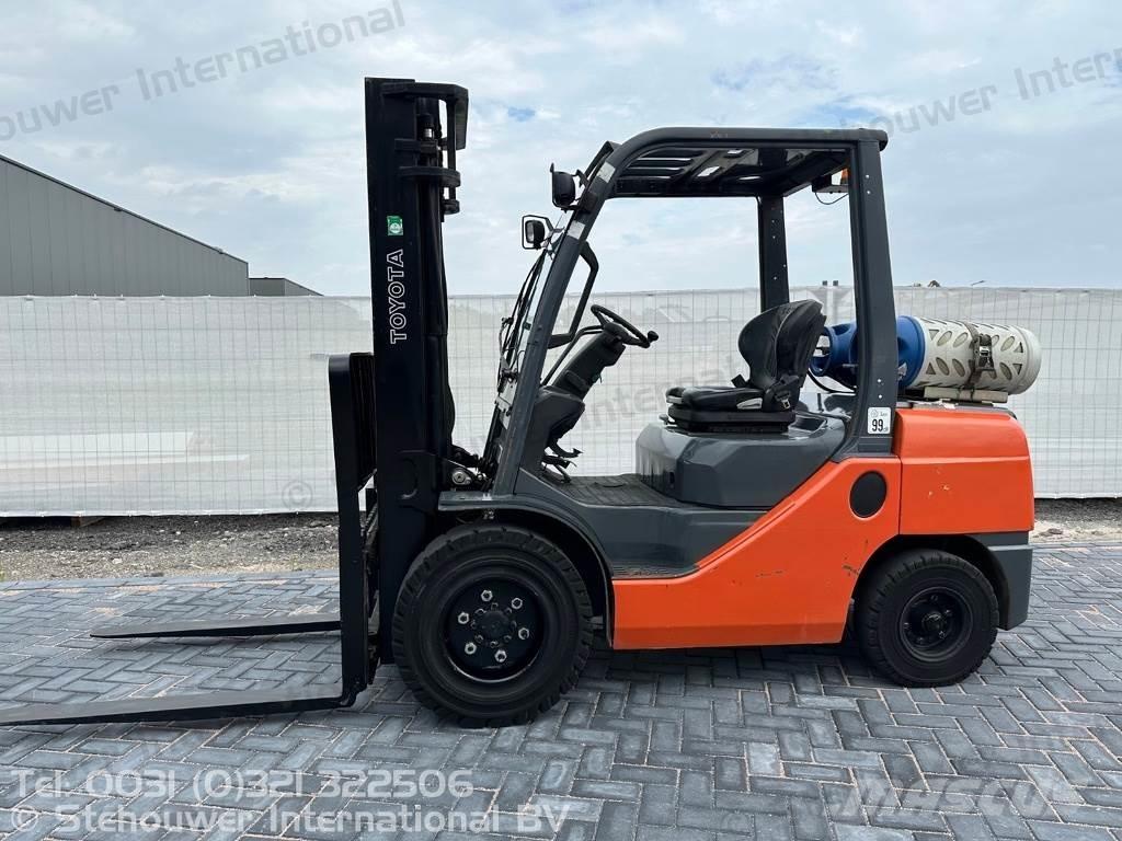 Toyota 02-8FGJF35 Газові навантажувачі