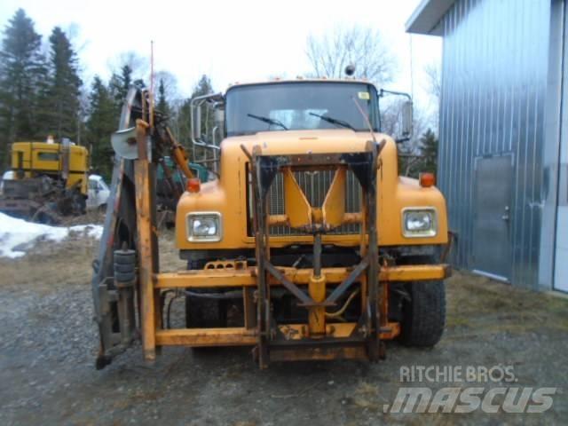 International 5500 i Снігоочищувальні ножі та плуги