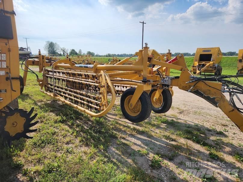 Vermeer R2300 Граблі і сінозворушувачі