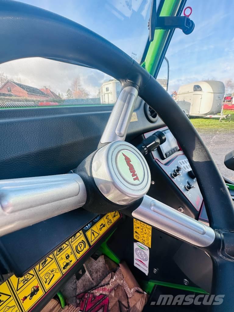 Avant 760 I Багатофункціональне обладнання для вантажних і землекопальних робіт