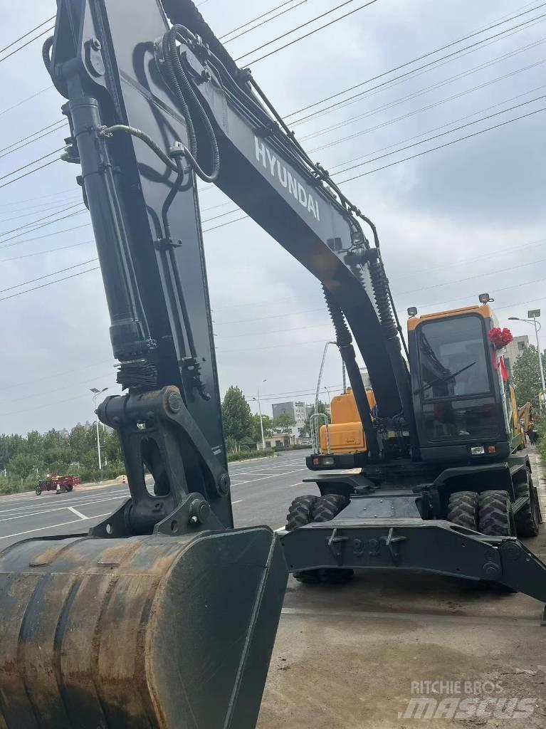 Hyundai 210WVS Колісні екскаватори