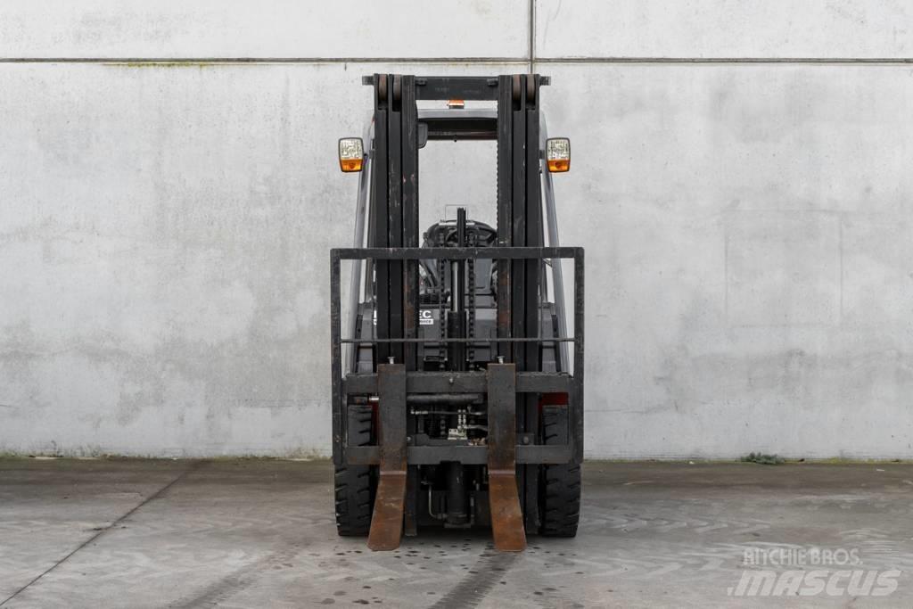 Manitou MI 25 D Дизельні навантажувачі