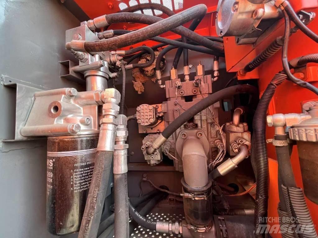 Hitachi ZX 160 Гусеничні екскаватори