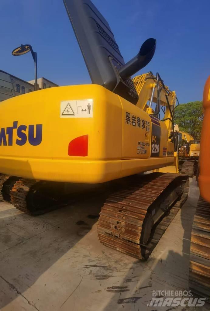 Komatsu PC 220 Гусеничні екскаватори