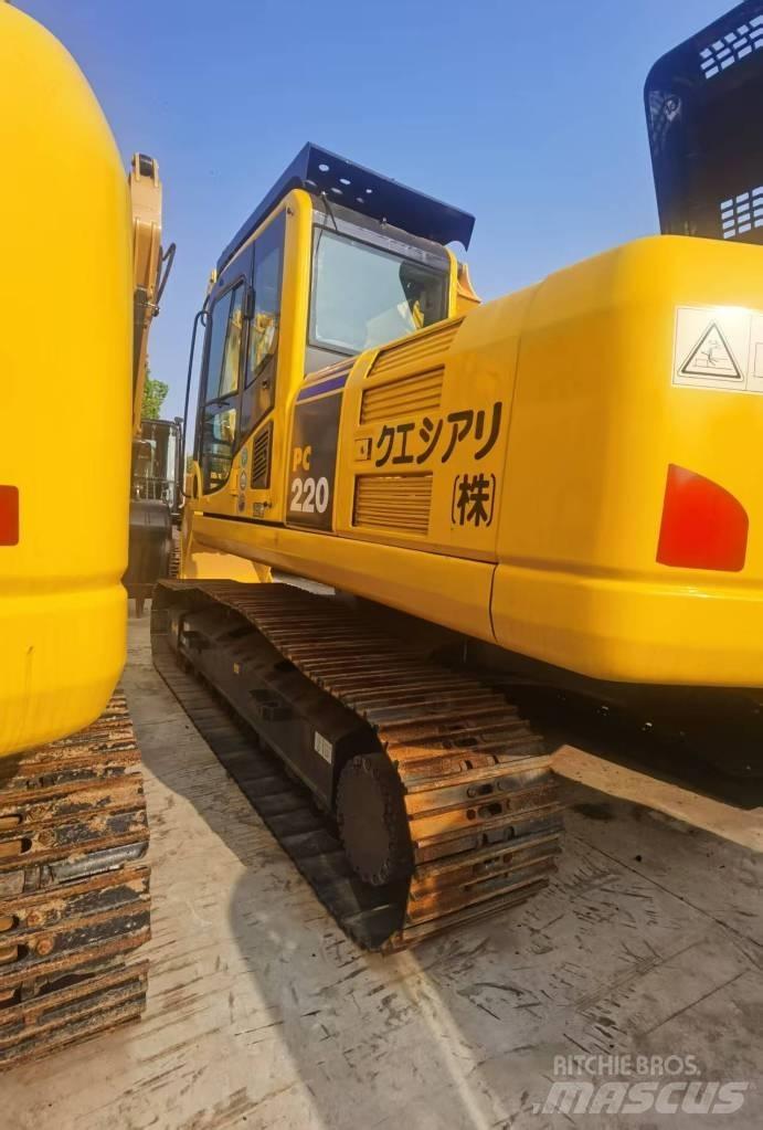 Komatsu PC 220 Гусеничні екскаватори