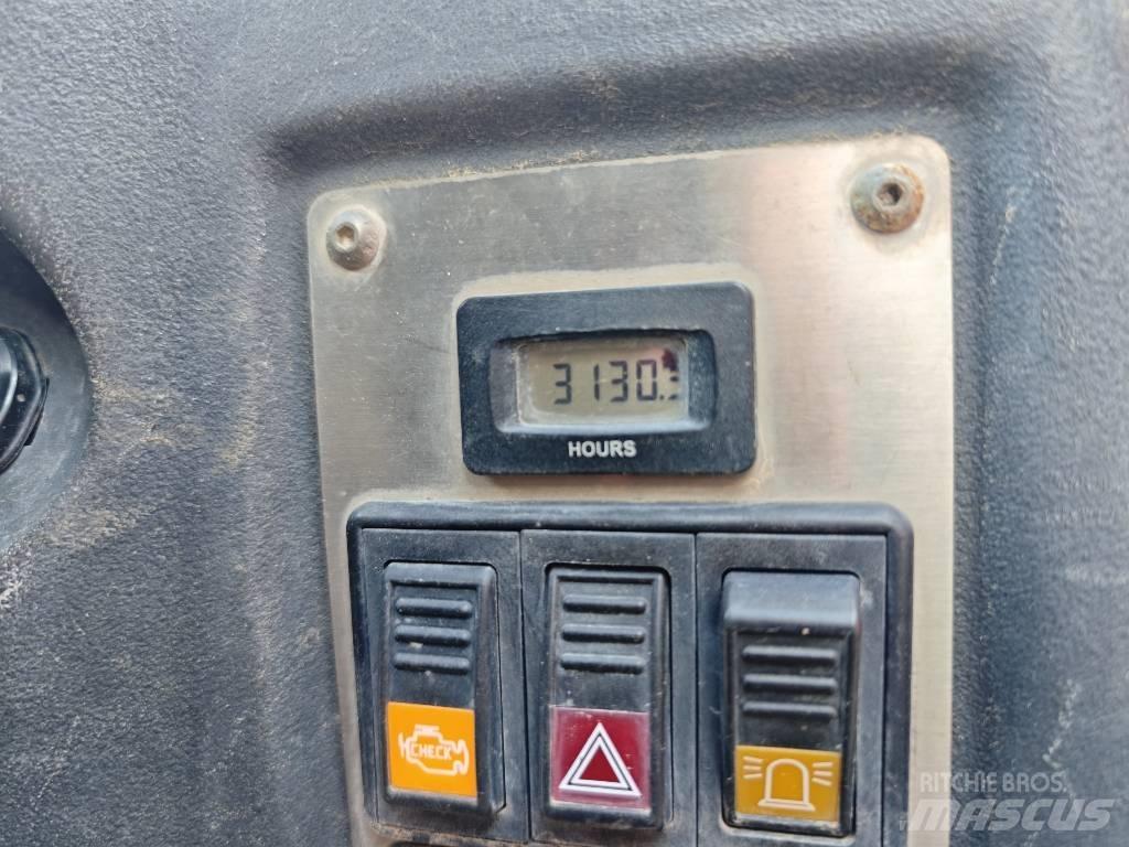 Ausa D 600 APG Міні самоскиди