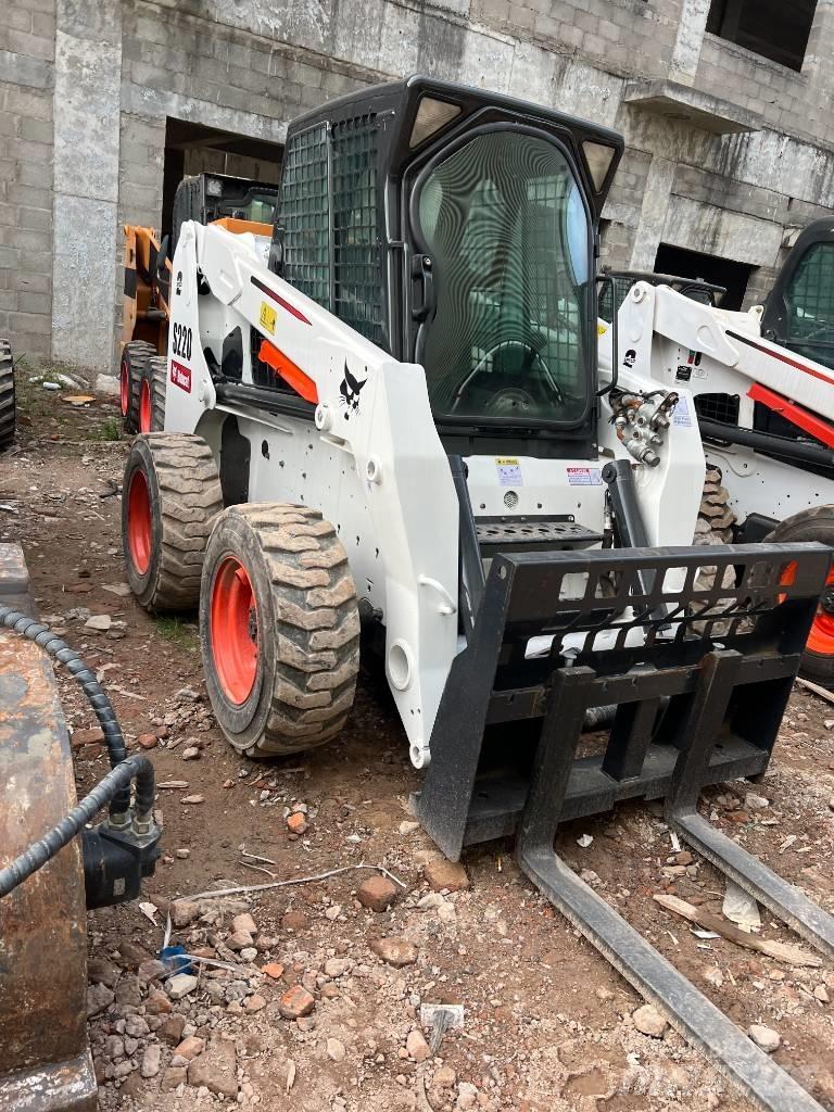 Bobcat S220 Міні-навантажувачі