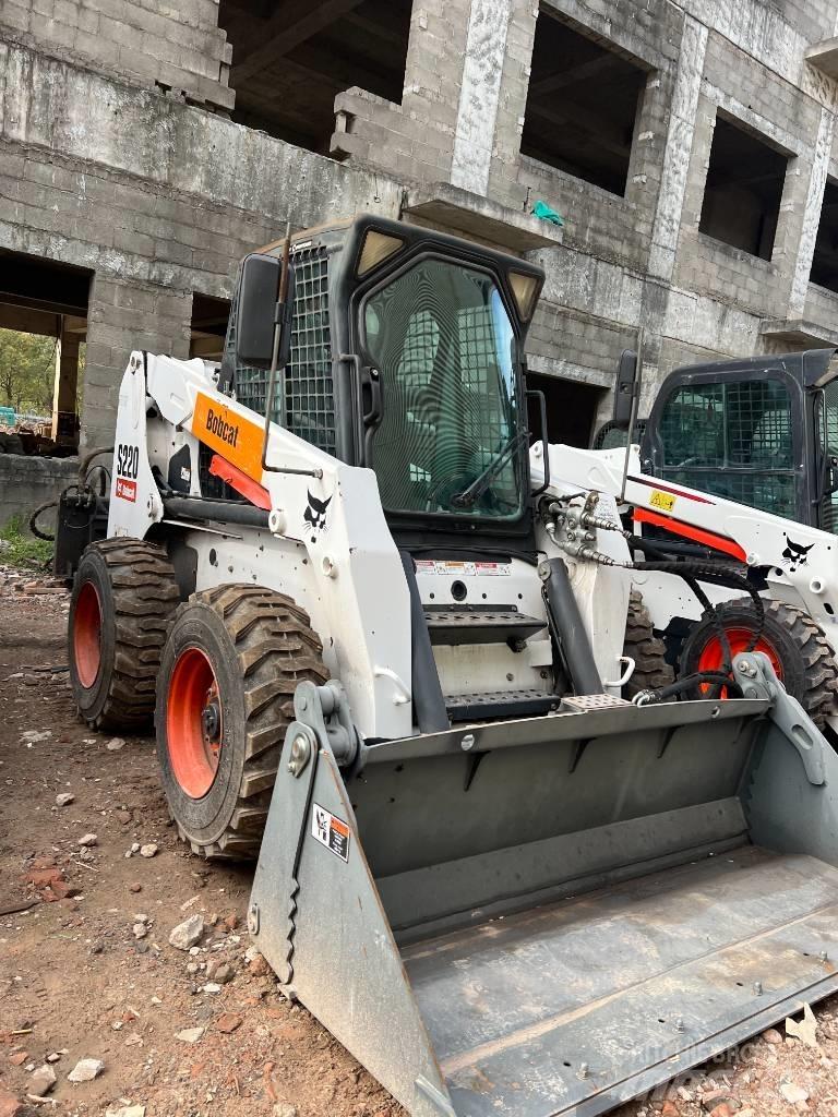 Bobcat S220 Міні-навантажувачі