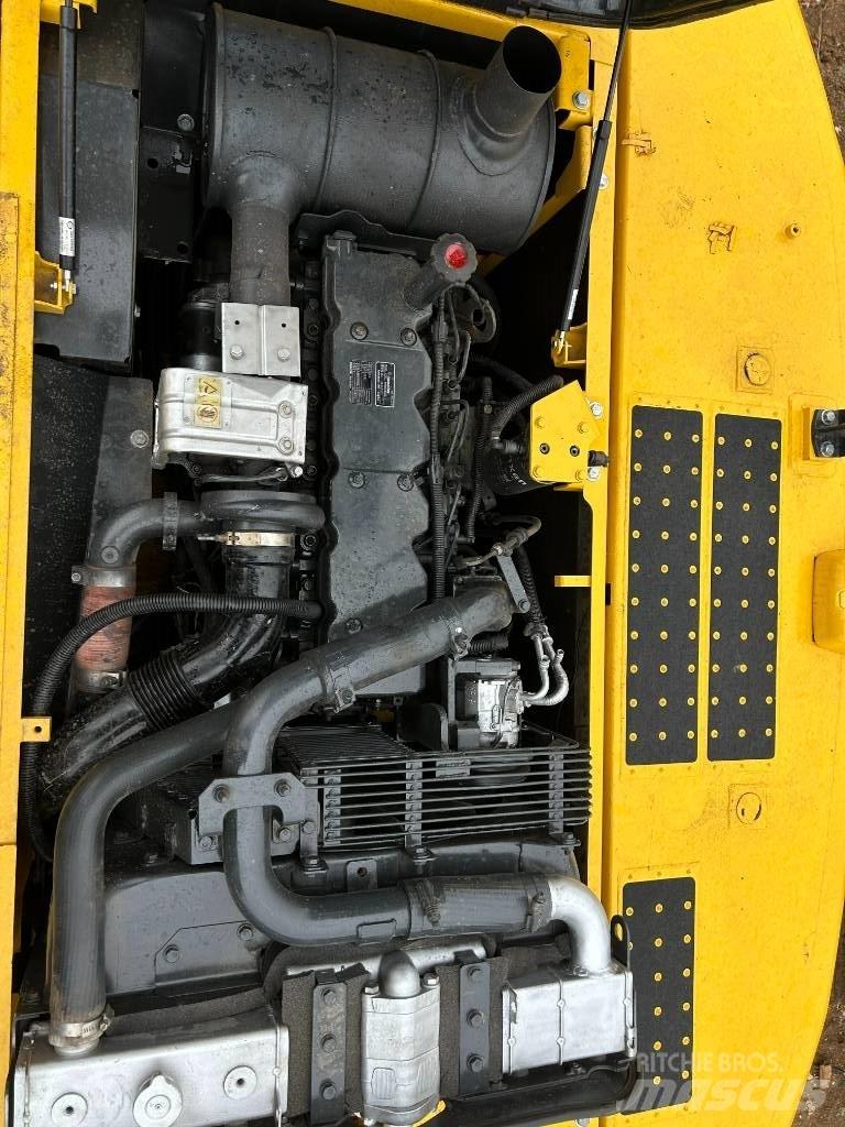 Komatsu 240-8 Гусеничні екскаватори