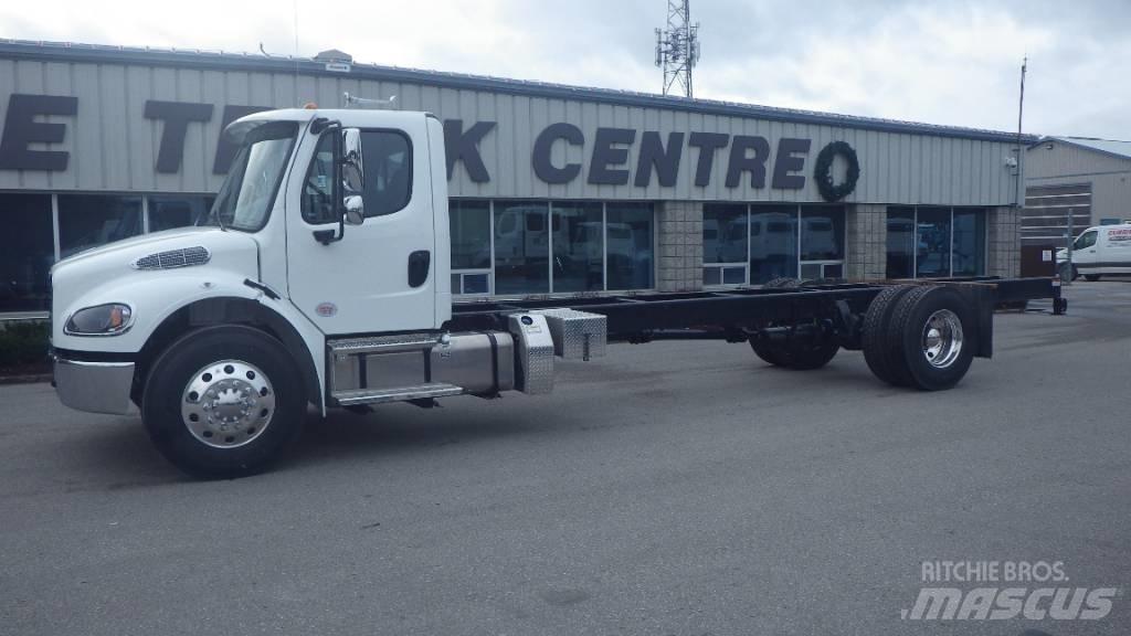 Freightliner M2 106 Шасі з кабіною