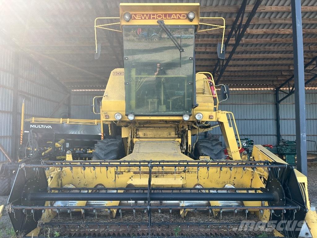 New Holland 8030 Зернозбиральні комбайни