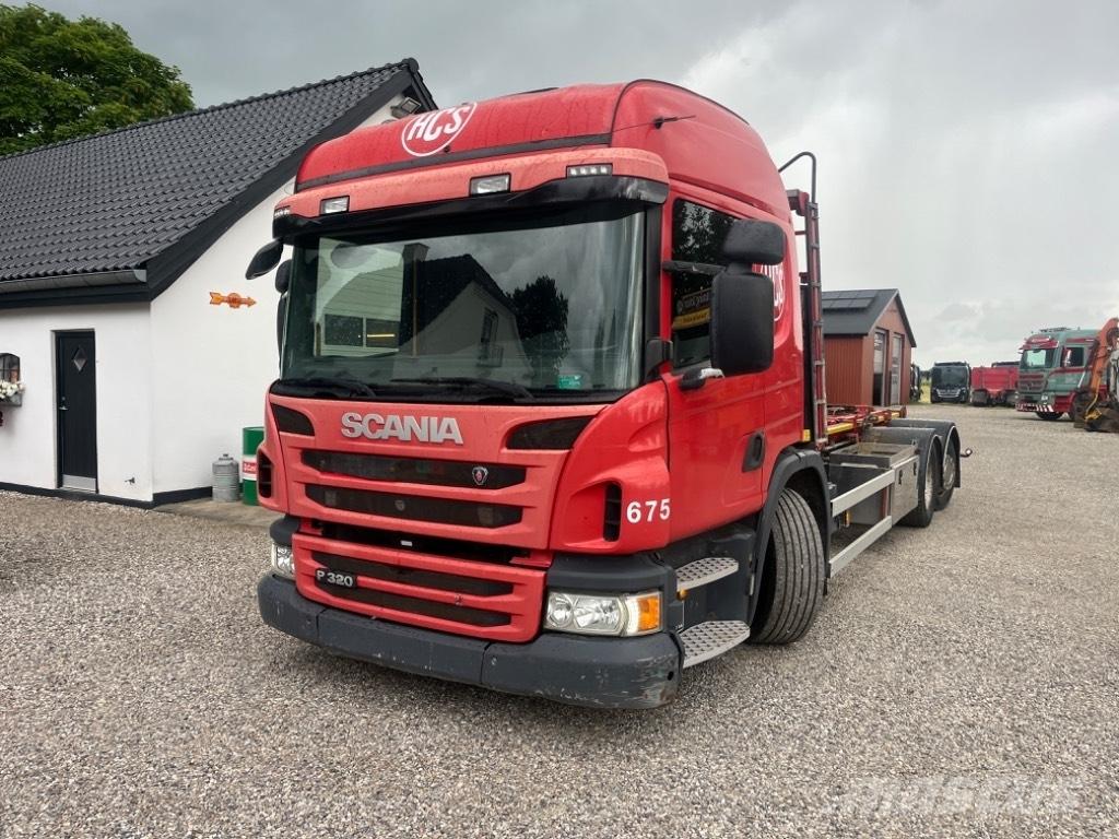 Scania P 320 Вантажівки з гаковим підйомом
