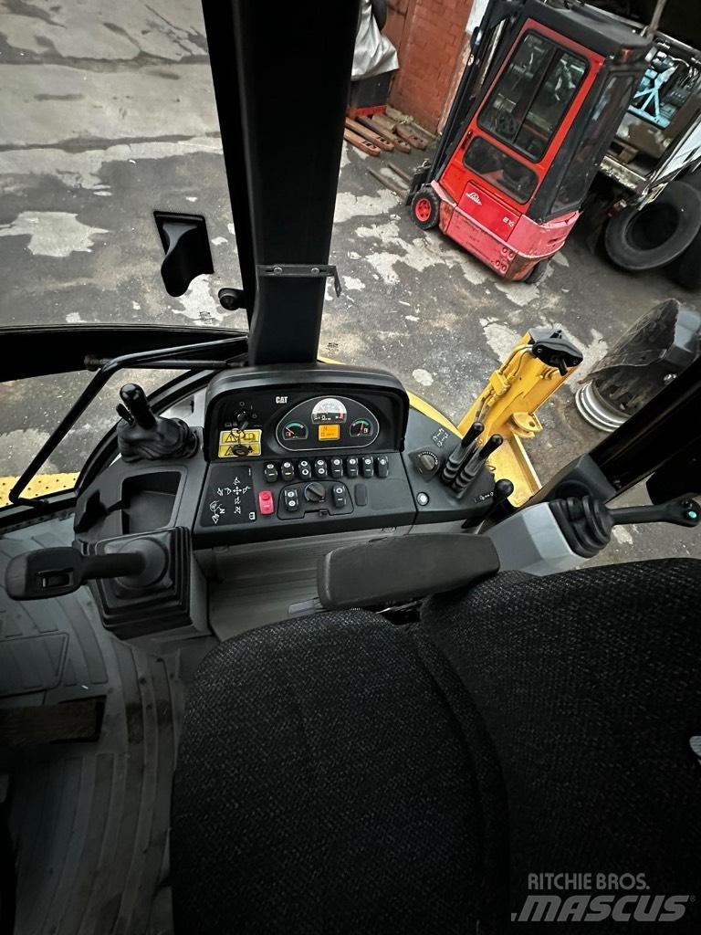 CAT 444F Екскаватори-навантажувачі