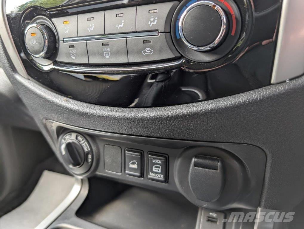 Nissan Navara Пікапи / Бічне розвантаження