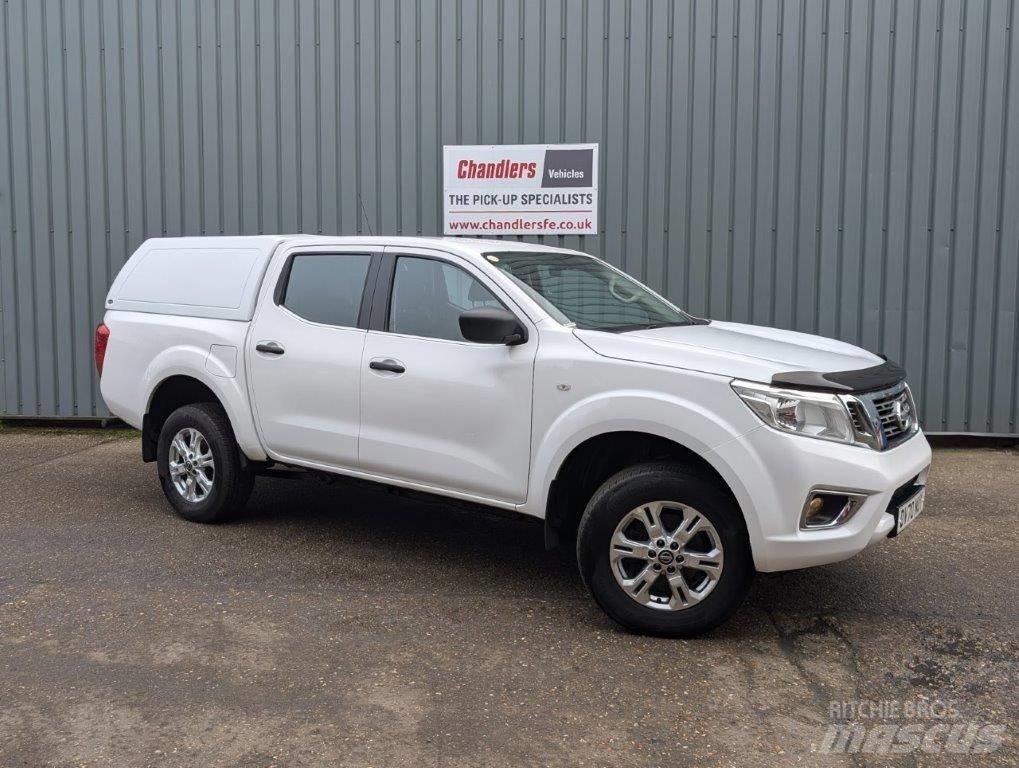 Nissan Navara Пікапи / Бічне розвантаження