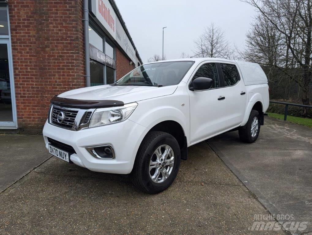 Nissan Navara Пікапи / Бічне розвантаження