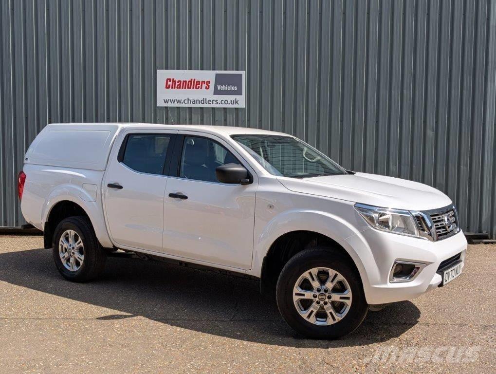 Nissan Navara Пікапи / Бічне розвантаження