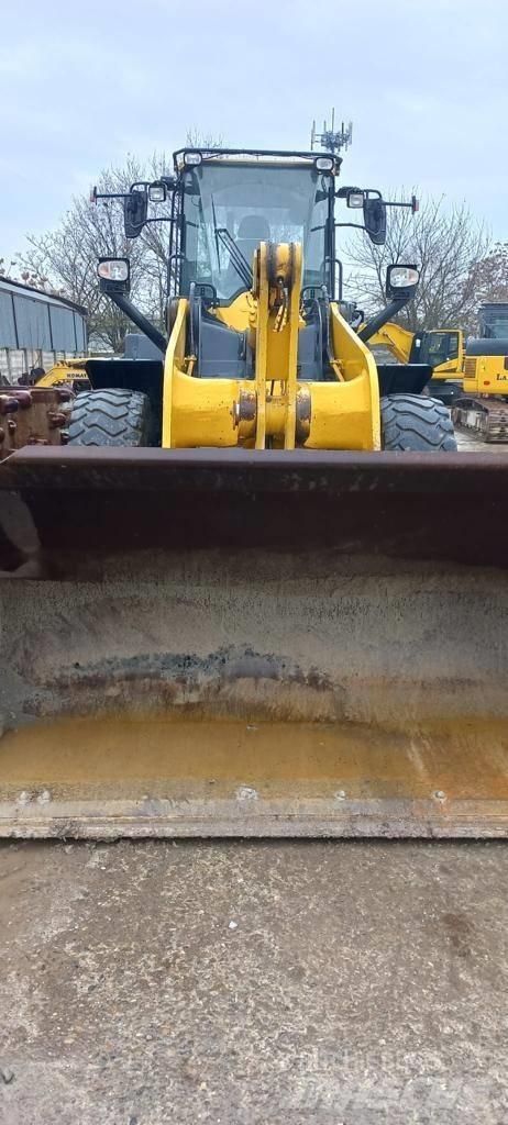 Komatsu WA 320 Фронтальні навантажувачі