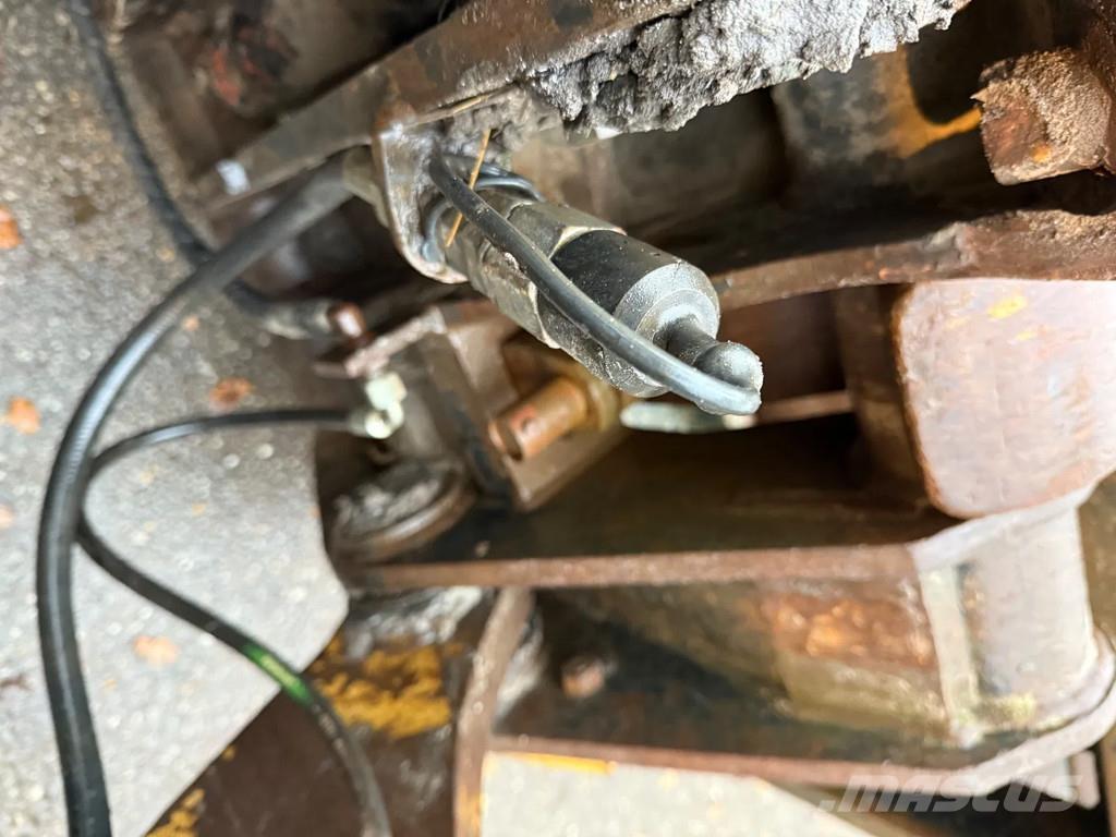 CAT 928F Фронтальні навантажувачі