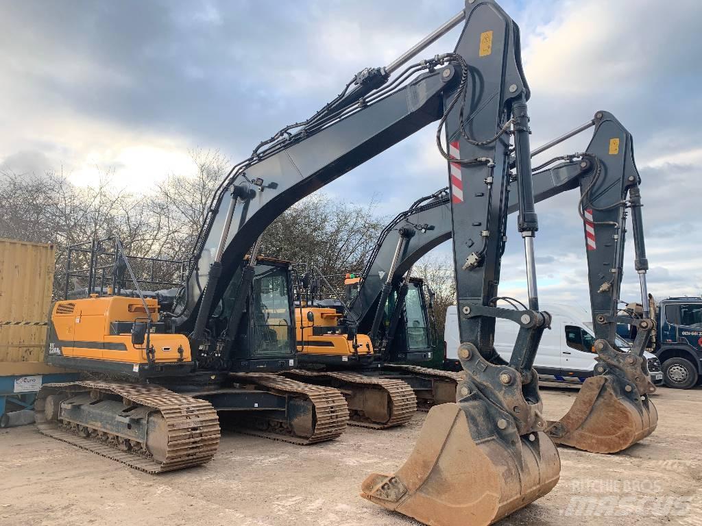 Hyundai HX220A L Гусеничні екскаватори