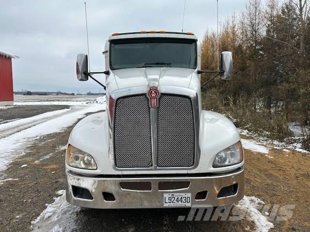 Kenworth T 660 Тягачі