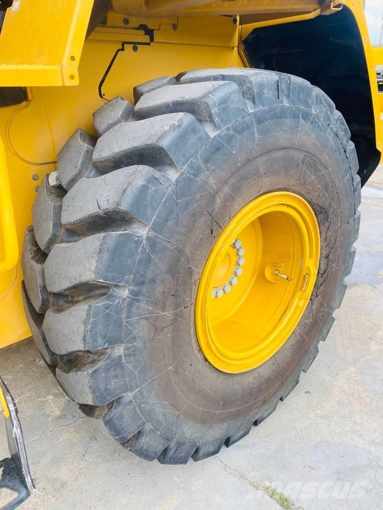 CAT 926m Фронтальні навантажувачі