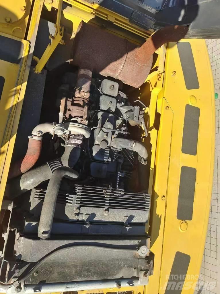 Komatsu PC 220 Гусеничні екскаватори