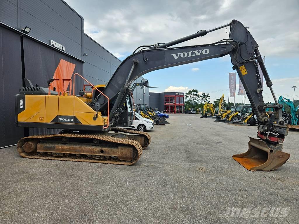 Volvo EC 250 EL Гусеничні екскаватори