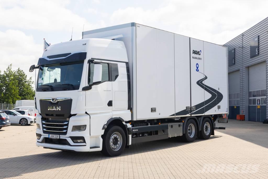 MAN TGX 26.520 6x2-4 Фургони