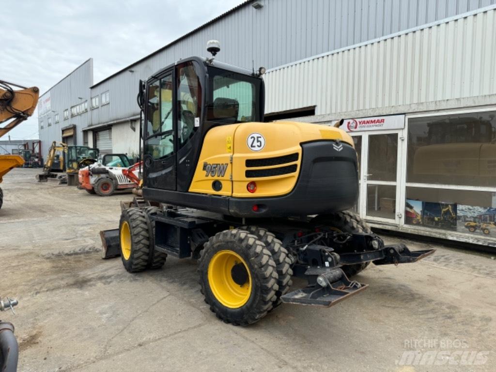 Yanmar B95W (40744) Колісні екскаватори