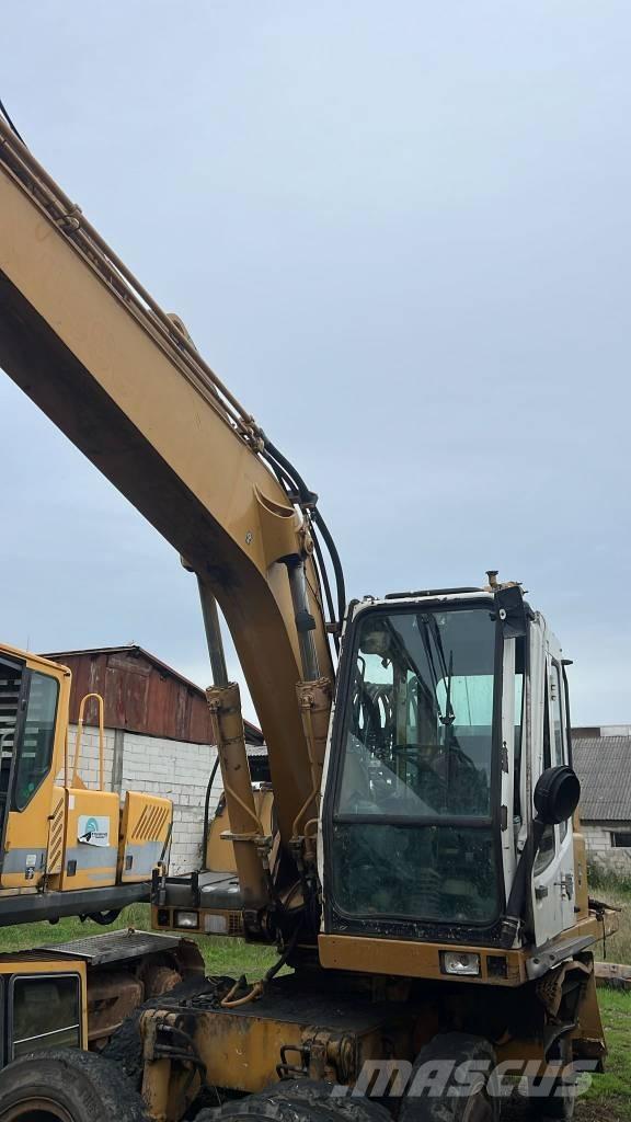 Liebherr A 904 Кабіна
