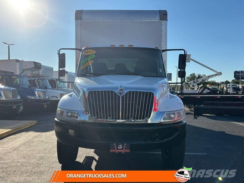 International 4300 Фургони