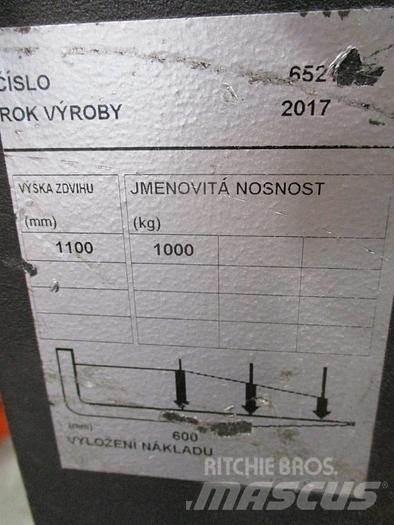 Toyota OSE 100W Підбирачі замовлень з нижніх ярусів