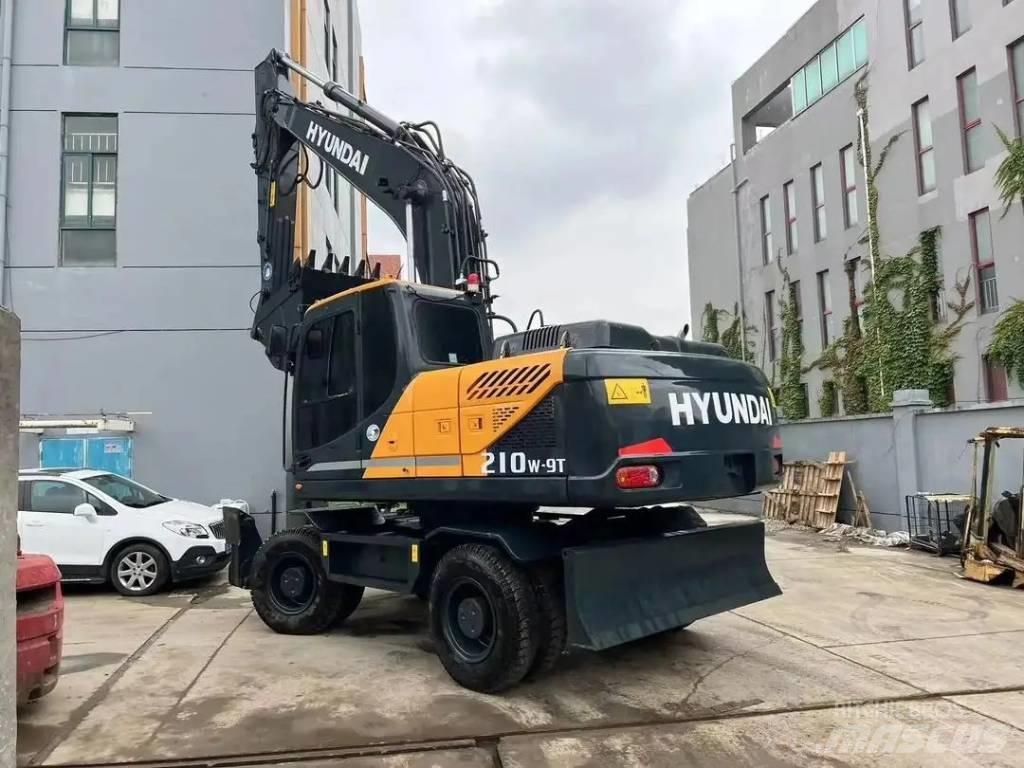 Hyundai R210W-9 Колісні екскаватори
