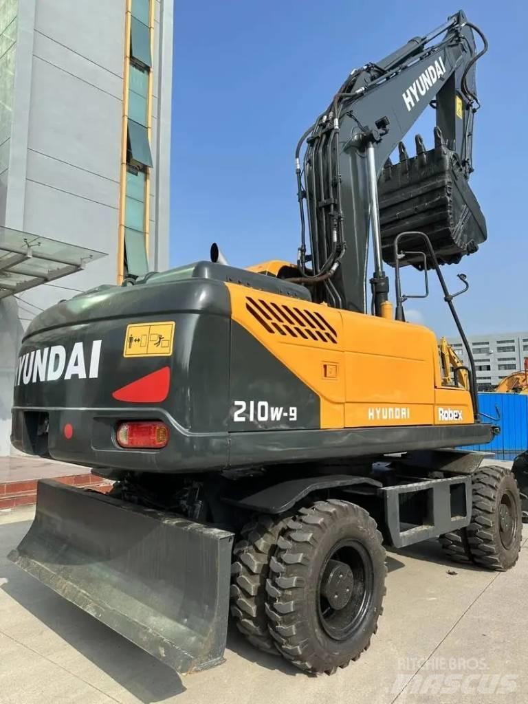Hyundai R210W-9 Колісні екскаватори