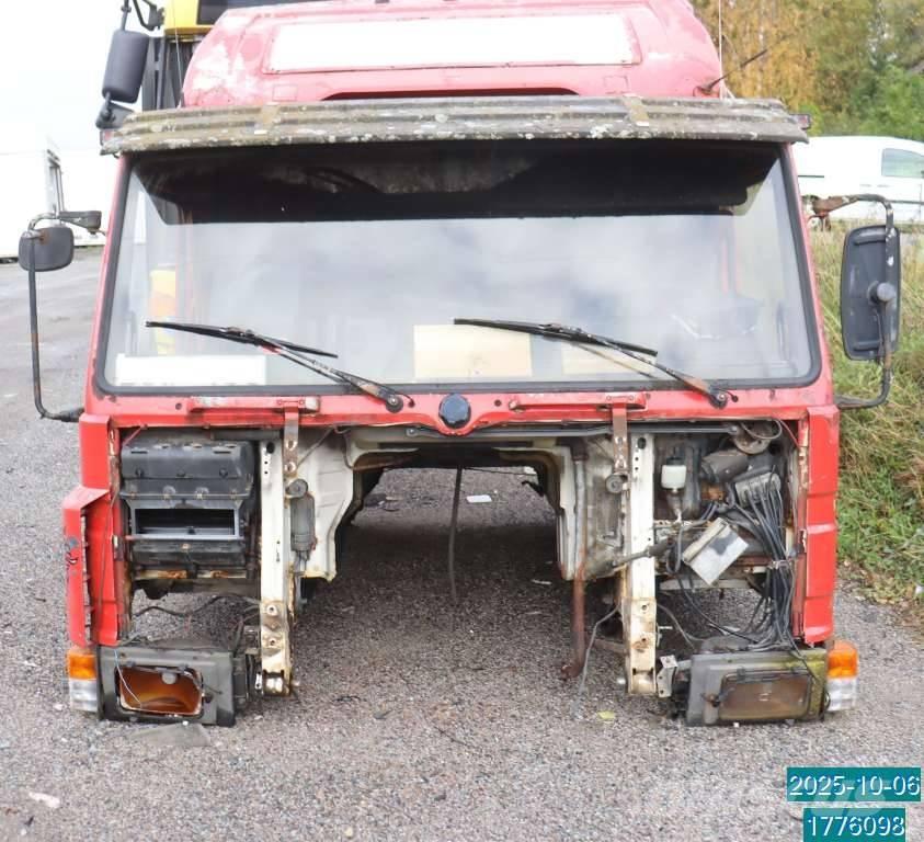 Scania P 82 M Кабіни