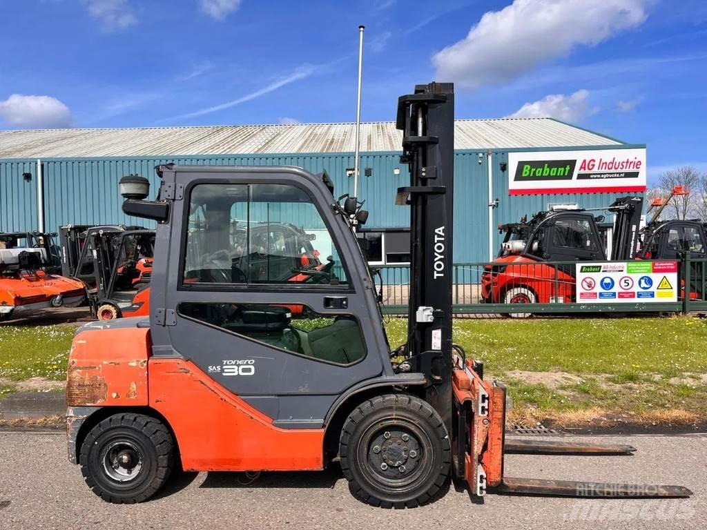 Toyota 52-8FDF30 Дизельні навантажувачі
