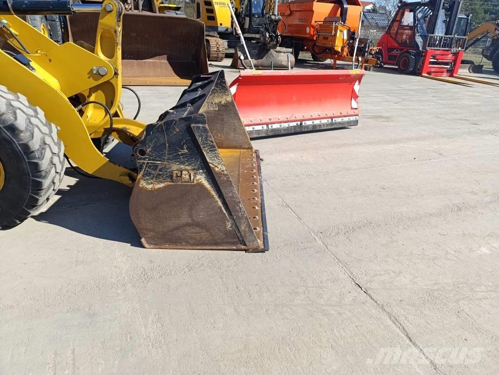 CAT 907 H 2 Фронтальні навантажувачі