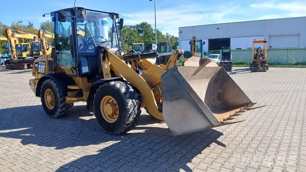 CAT 907 H 2 Фронтальні навантажувачі