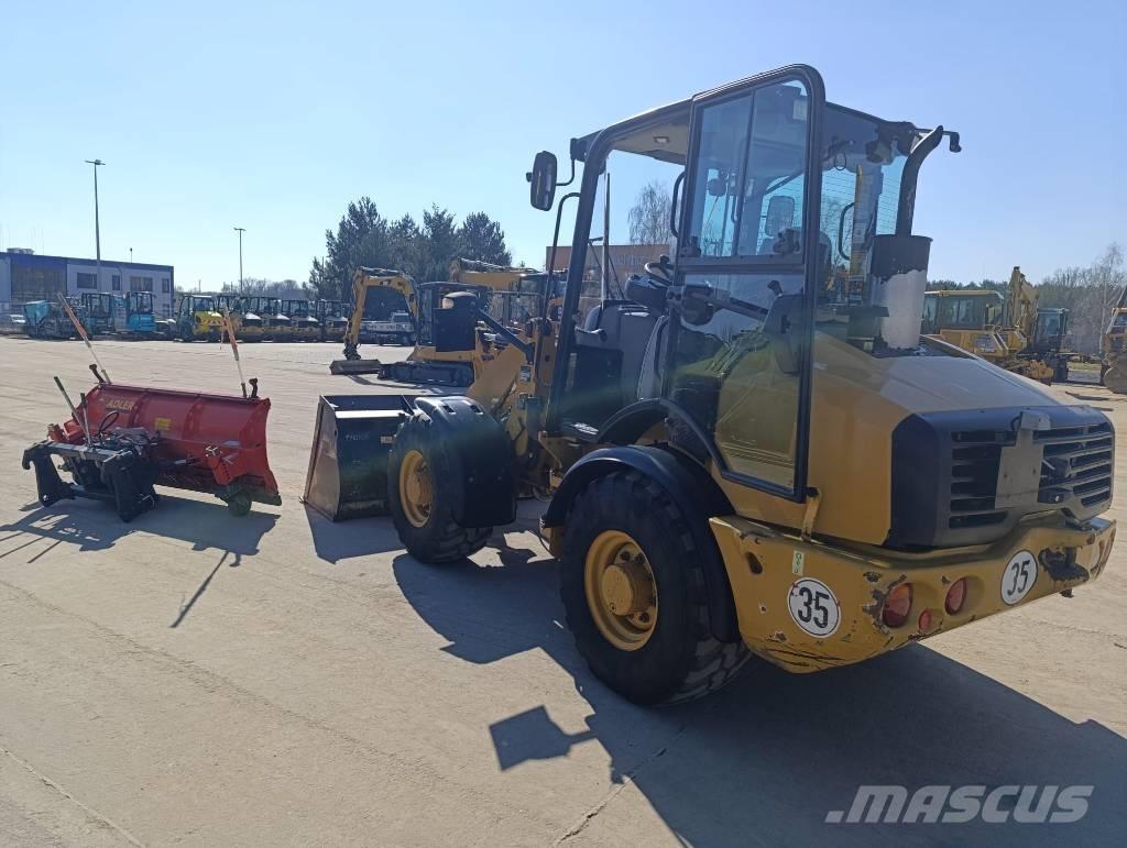 CAT 907 H 2 Фронтальні навантажувачі