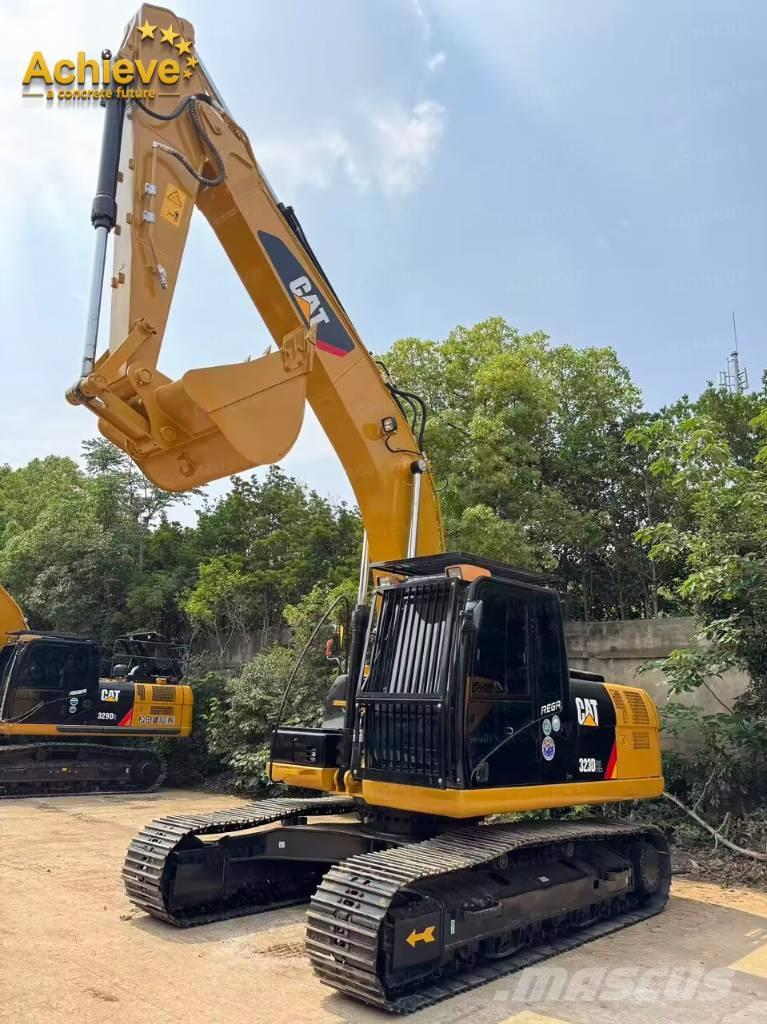 CAT 323D2L Гусеничні екскаватори