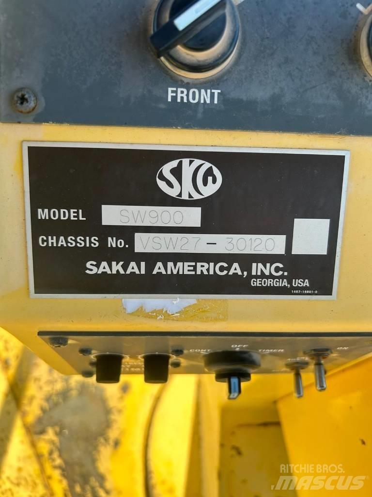 Sakai SW 900 Пневматичні катки