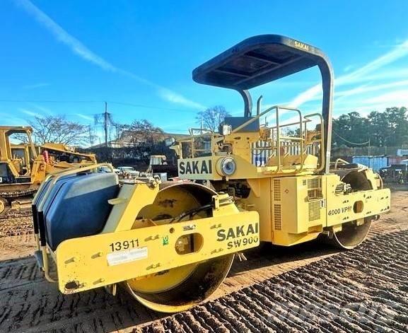 Sakai SW 900 Пневматичні катки