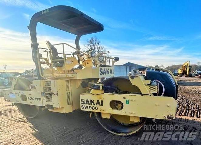 Sakai SW 900 Пневматичні катки