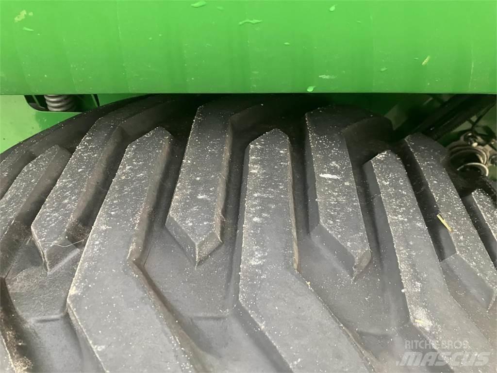 John Deere V461R Рулонні прес-підбирачі