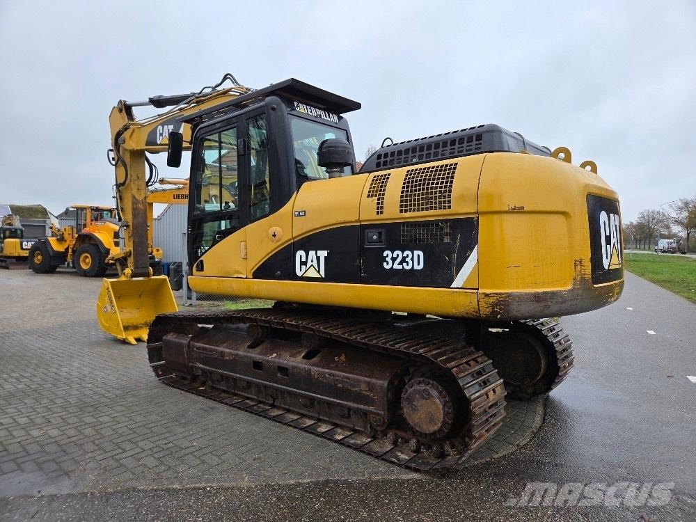 CAT 323DL Гусеничні екскаватори